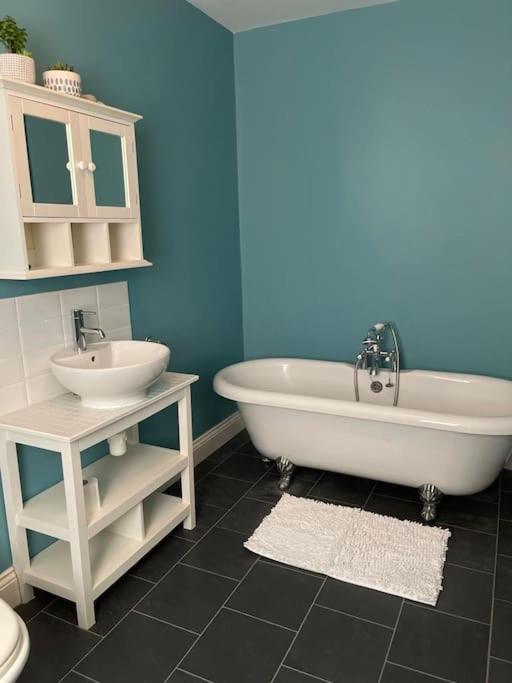 Large Coastal Cottage, Private Indoor Pool, Hut Tub, Sauna And Steam Pod Weymouth Exteriér fotografie