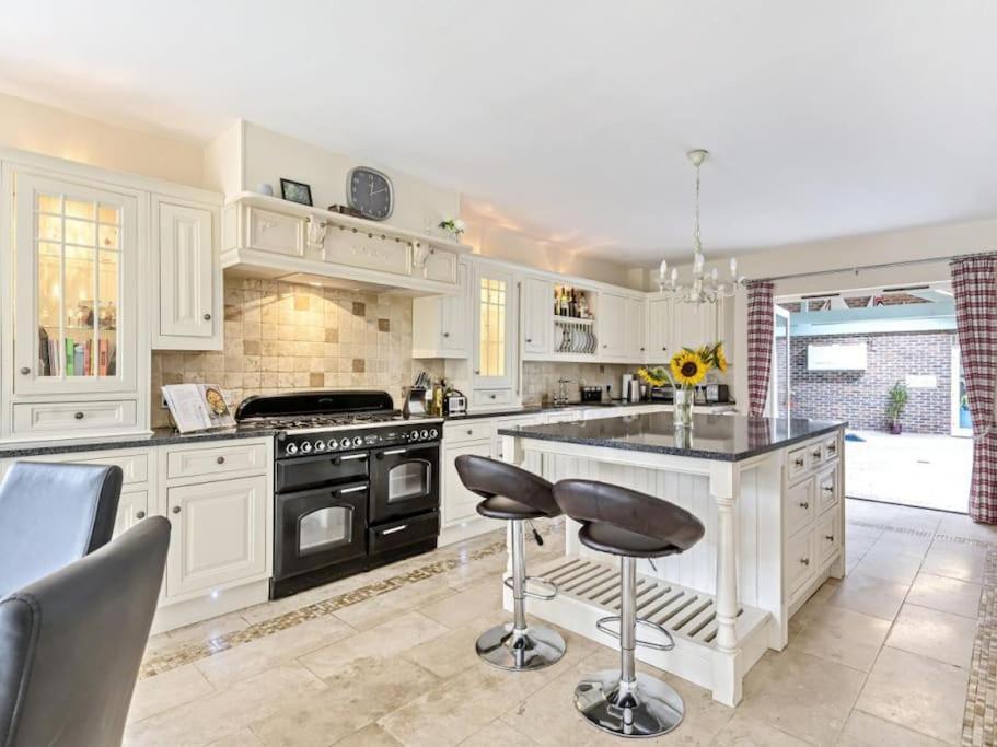 Large Coastal Cottage, Private Indoor Pool, Hut Tub, Sauna And Steam Pod Weymouth Exteriér fotografie