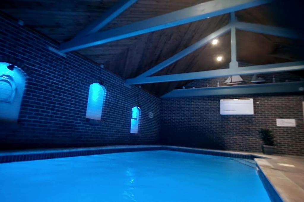 Large Coastal Cottage, Private Indoor Pool, Hut Tub, Sauna And Steam Pod Weymouth Exteriér fotografie